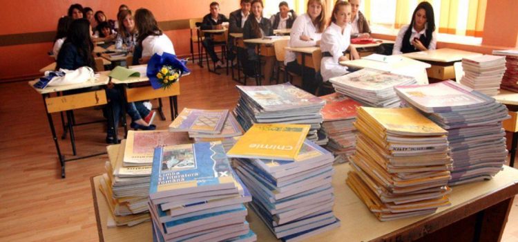 CCR confirmă demersurile USR: Manualul unic e neconstituțional. Incompetența guvernării PSD și ALDE lasă elevii fără manuale